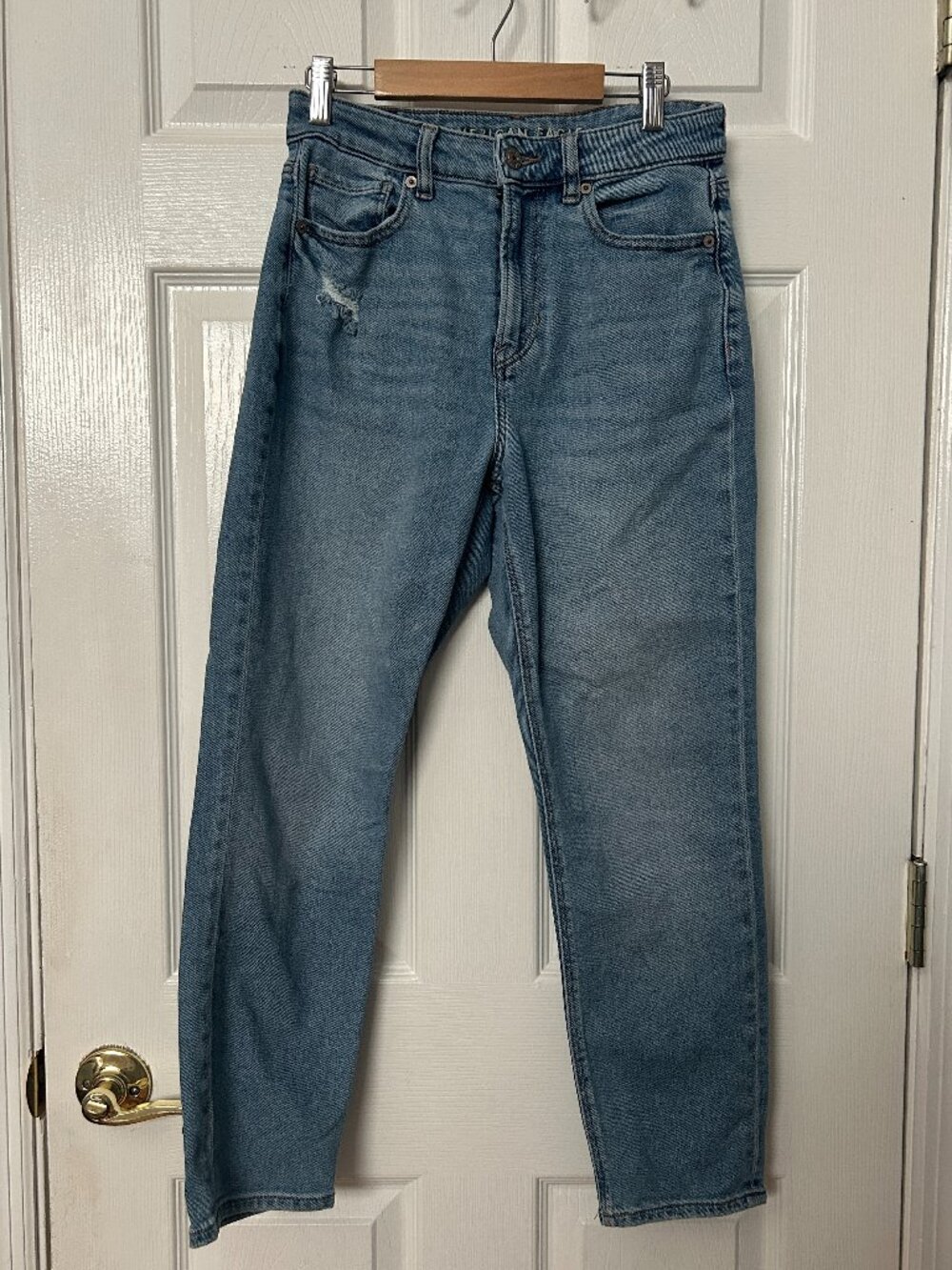 American Eagle High Rise Mom Jeans Women’s Size 4 Distressed Streetwear Western